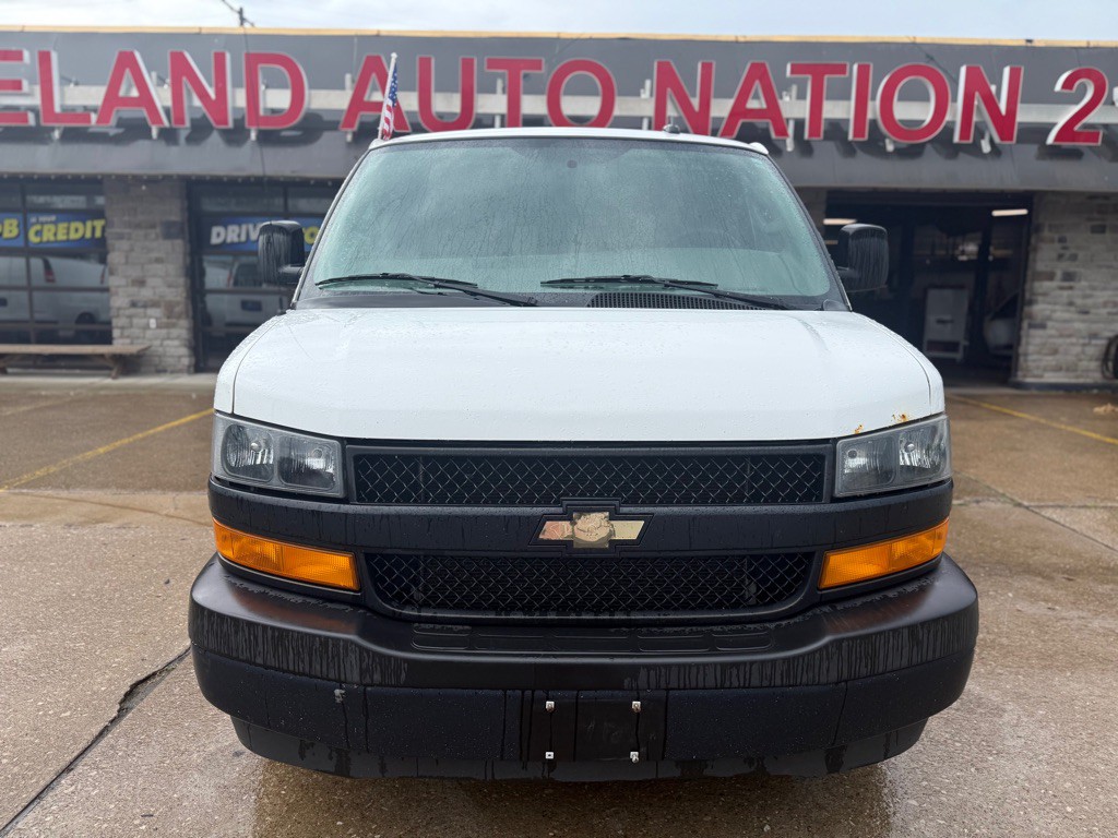 2018 Chevrolet Express Image 9