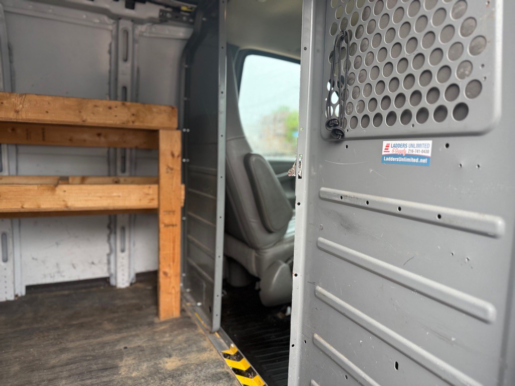 2018 Chevrolet Express Image 10