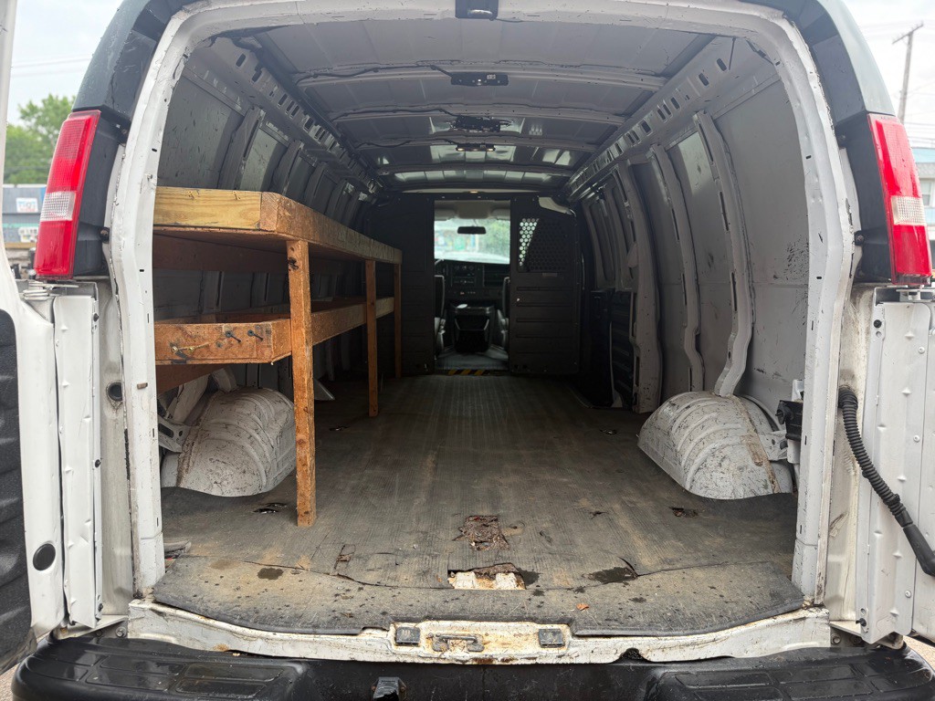 2018 Chevrolet Express Image 12