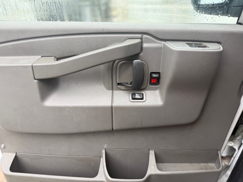 2018 Chevrolet Express Image 15