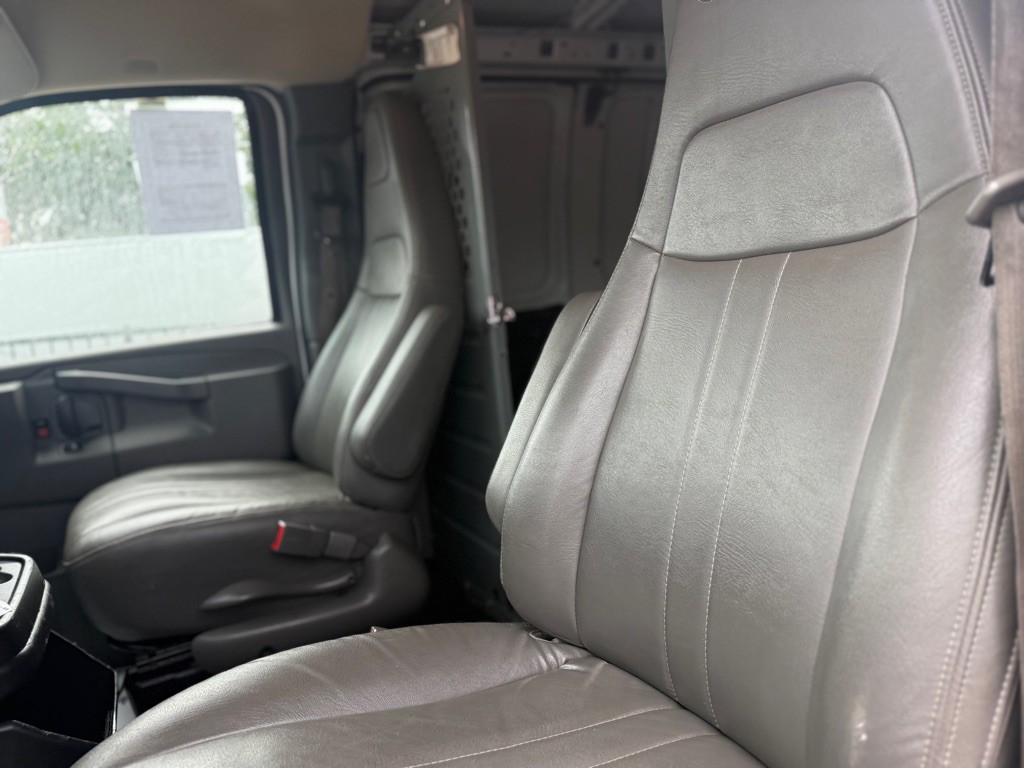 2018 Chevrolet Express Image 17