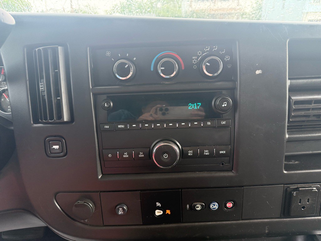 2018 Chevrolet Express Image 21