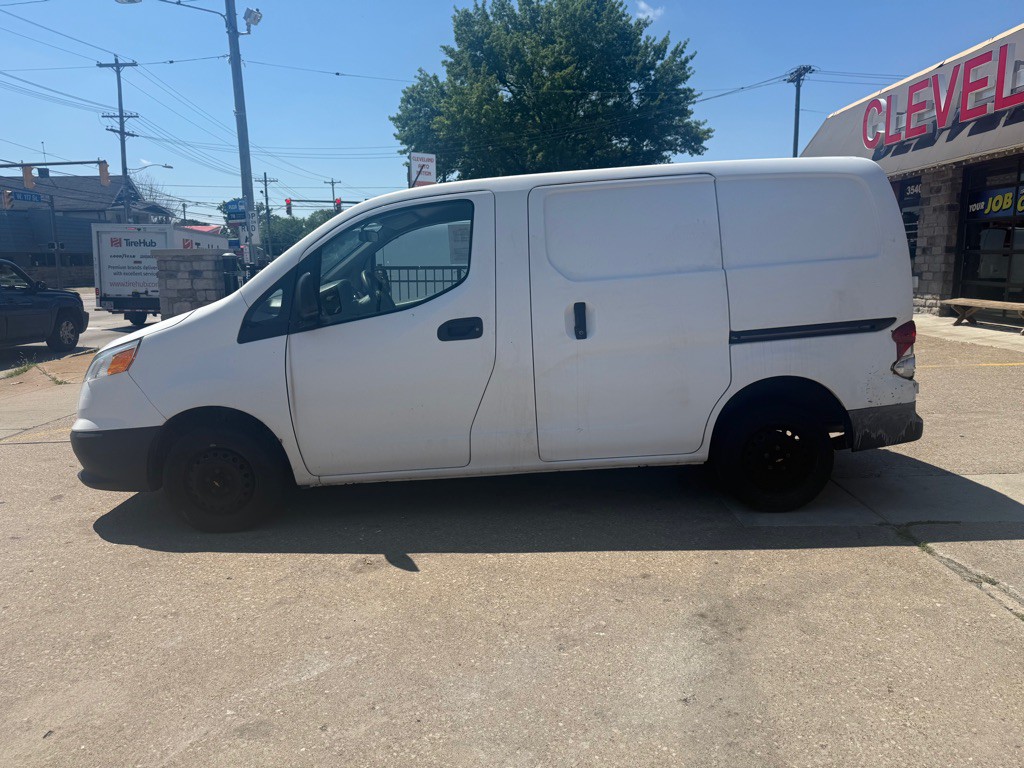2017 Chevrolet Express Image 2