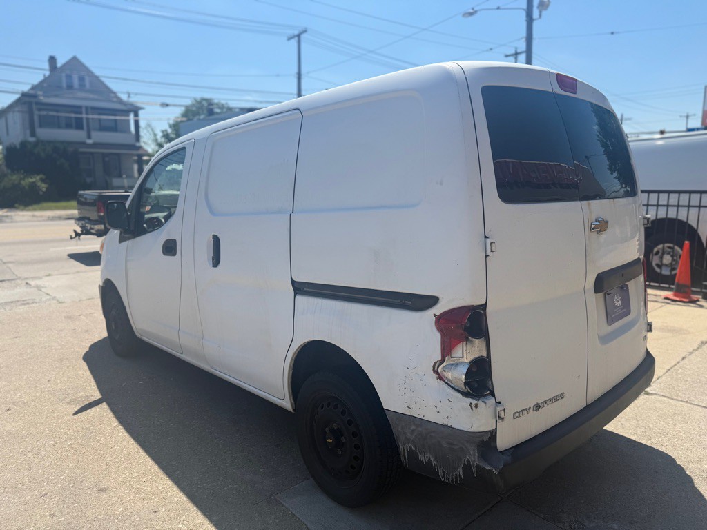 2017 Chevrolet Express Image 3