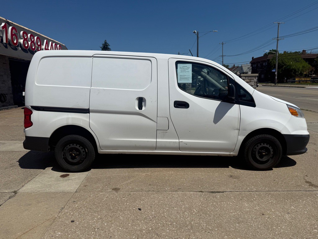 2017 Chevrolet Express Image 6