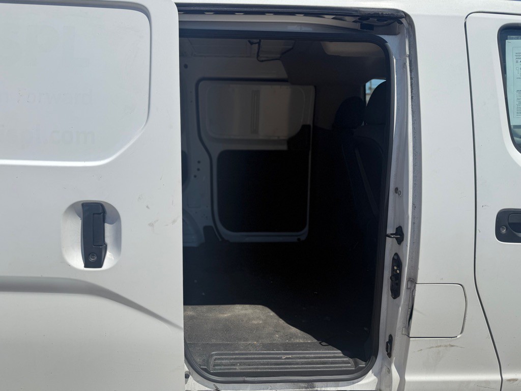 2017 Chevrolet Express Image 10