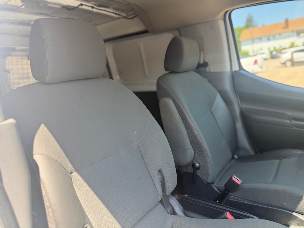 2017 Chevrolet Express Image 13