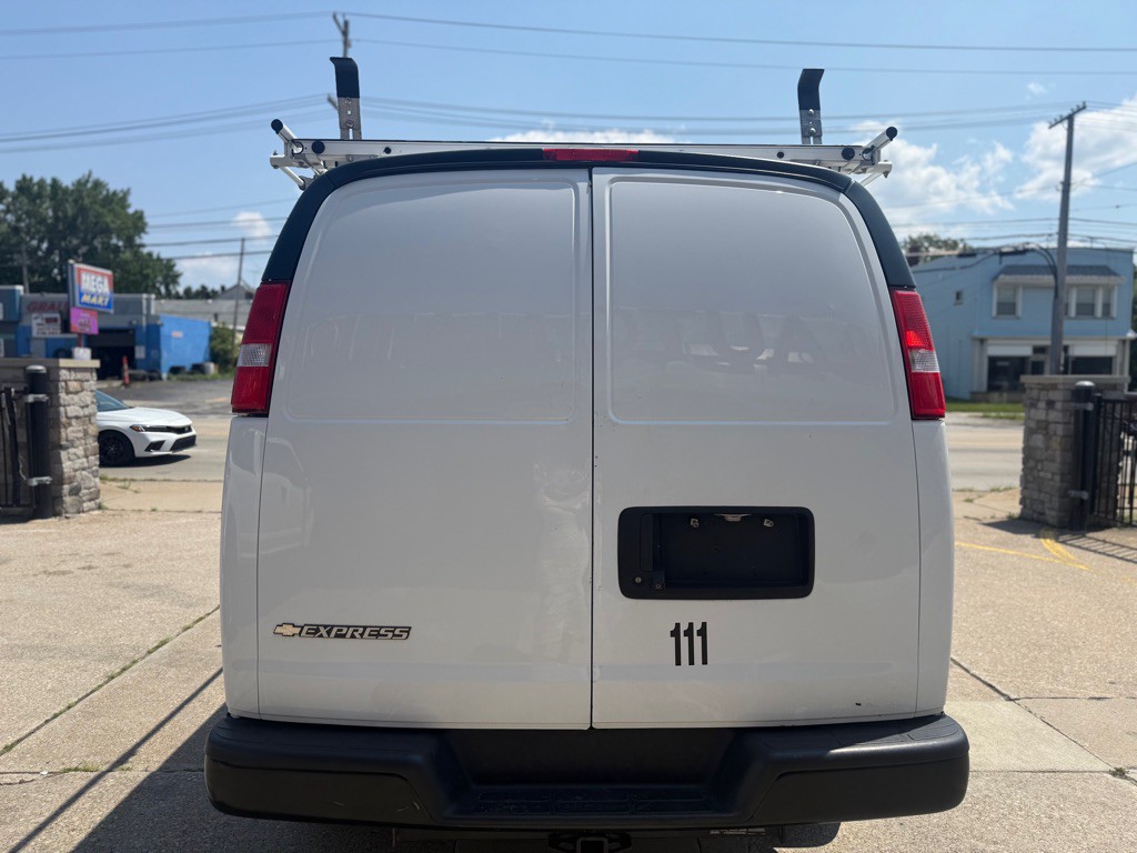 2020 Chevrolet Express Image 4