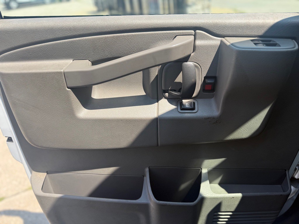 2020 Chevrolet Express Image 14