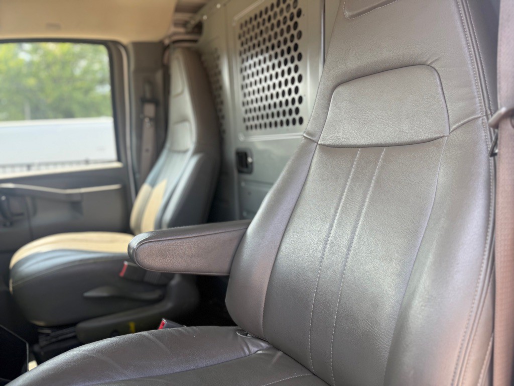 2020 Chevrolet Express Image 15