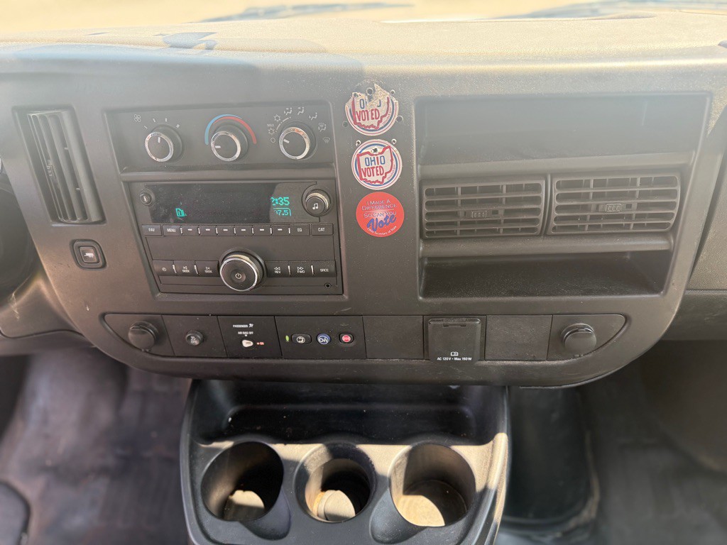 2020 Chevrolet Express Image 19