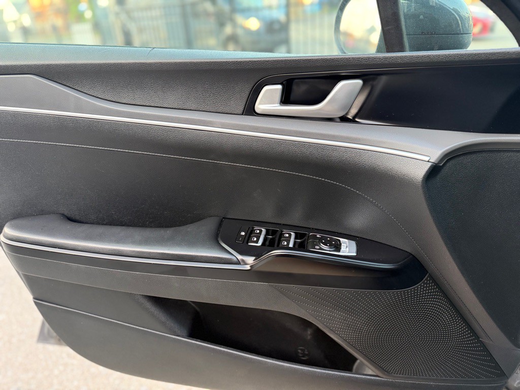 2022 Kia K5 Image 10