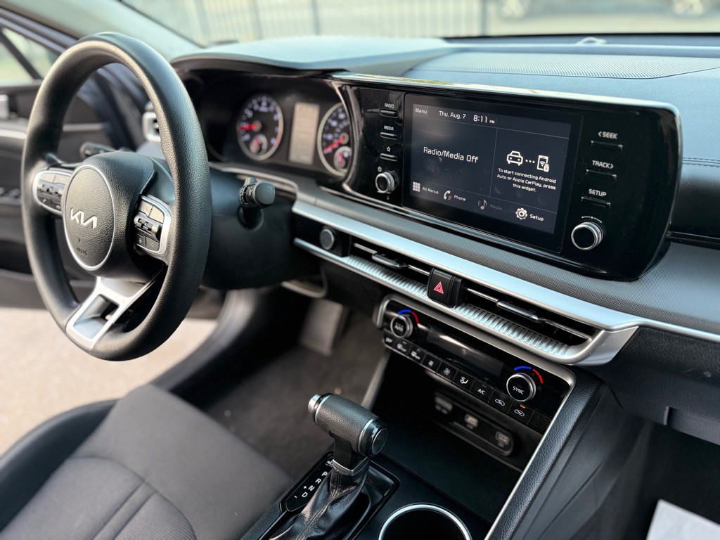 2022 Kia K5 Image 11