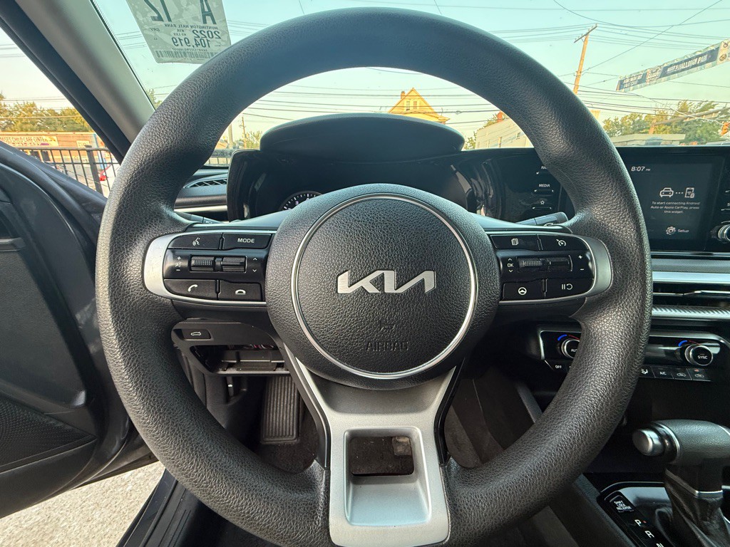 2022 Kia K5 Image 15