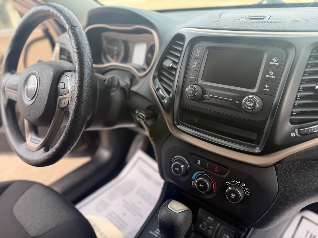 2016 Jeep Cherokee Image 10