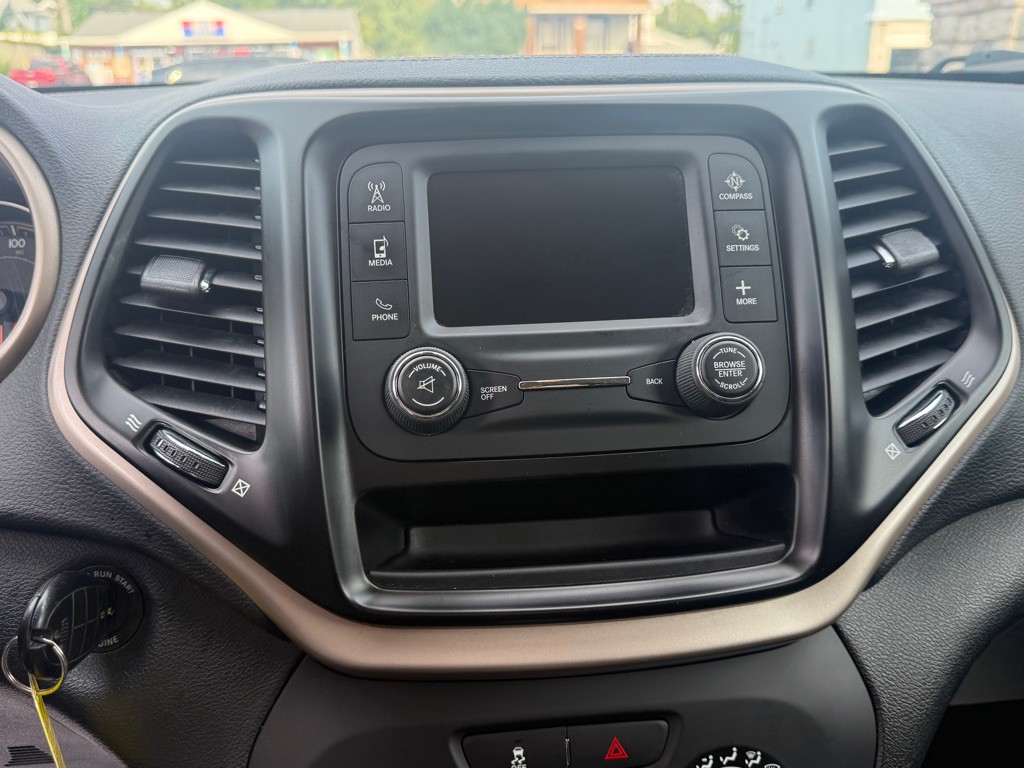 2016 Jeep Cherokee Image 17
