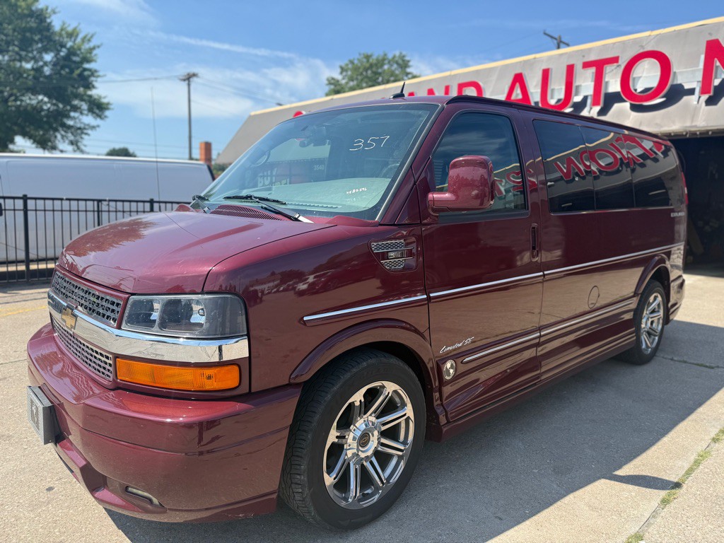 2015 Chevrolet Express Image 1