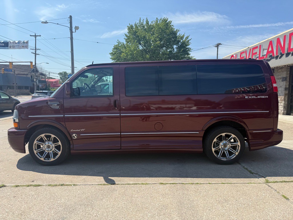 2015 Chevrolet Express Image 2