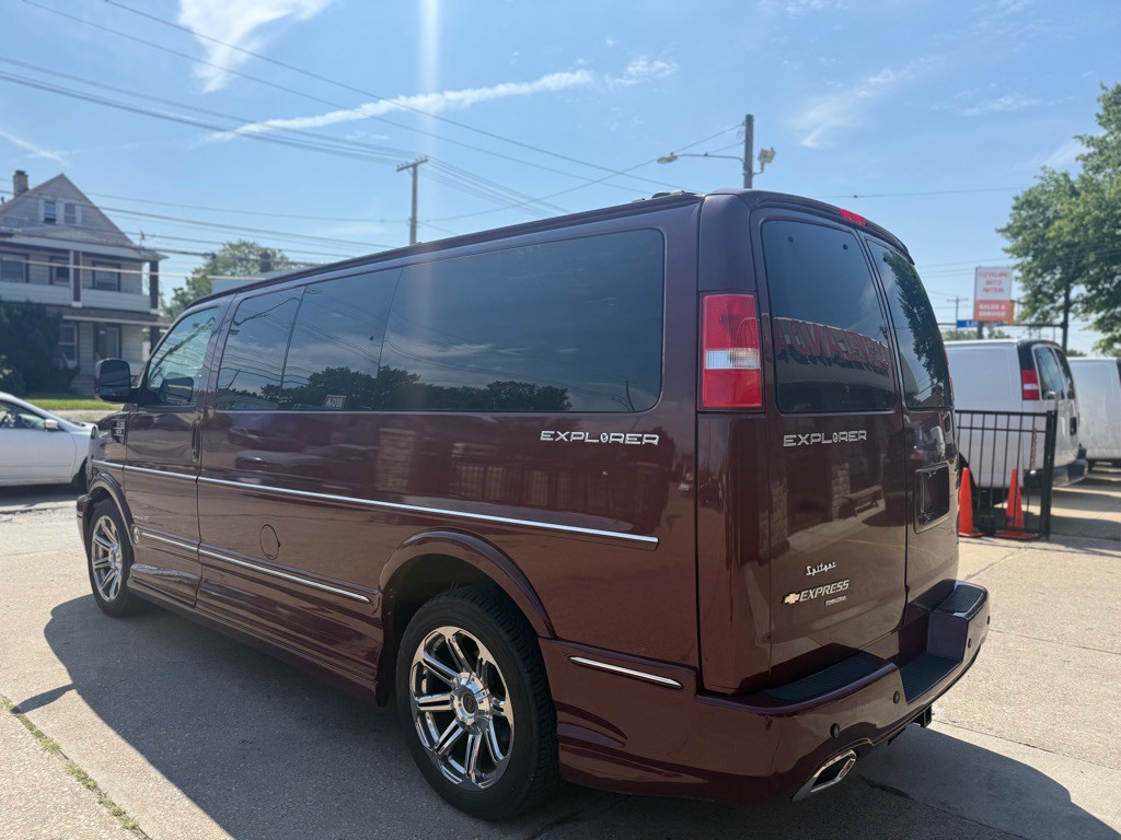 2015 Chevrolet Express Image 3