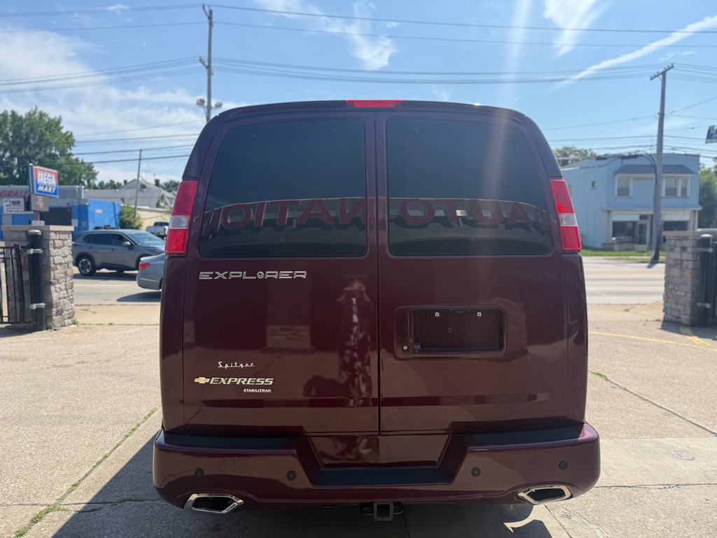 2015 Chevrolet Express Image 4