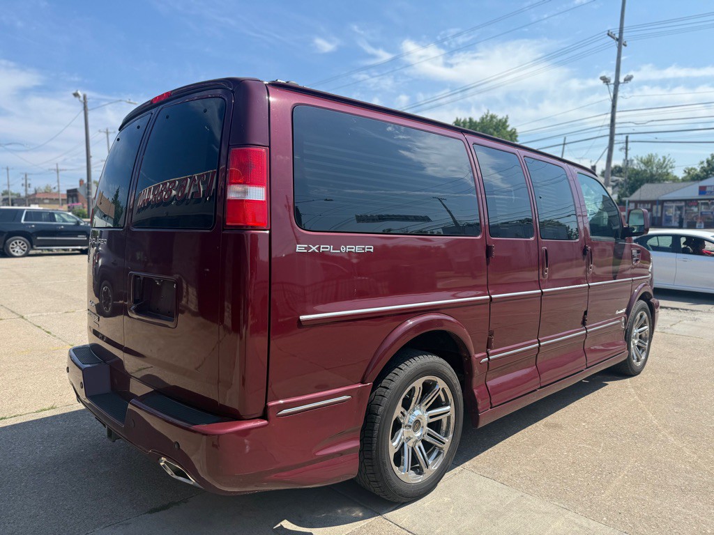2015 Chevrolet Express Image 5