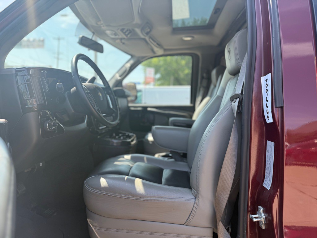 2015 Chevrolet Express Image 9