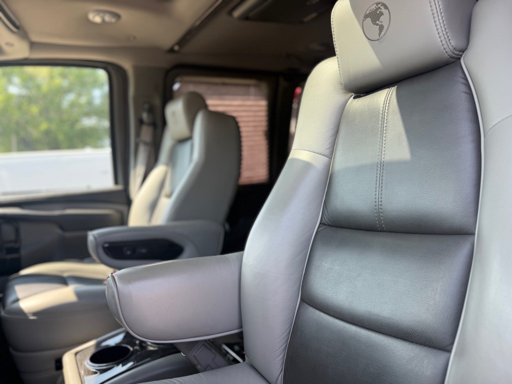 2015 Chevrolet Express Image 10