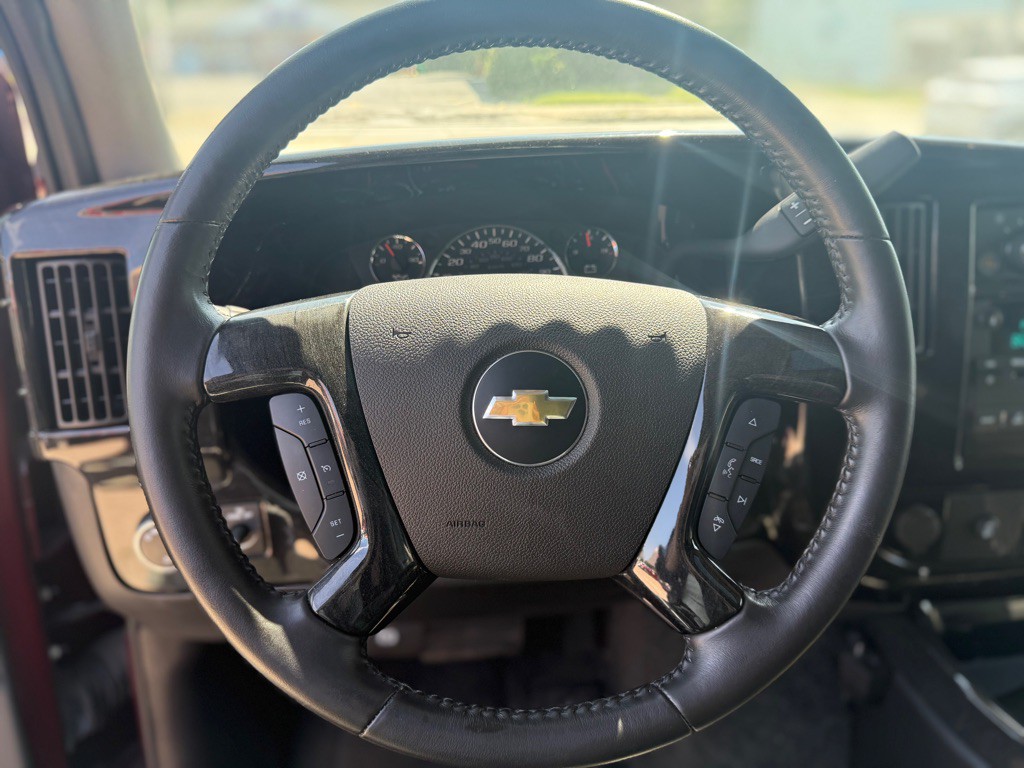 2015 Chevrolet Express Image 12