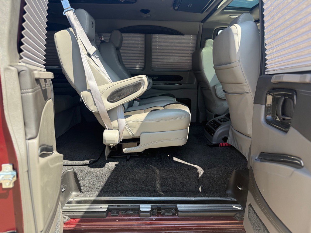 2015 Chevrolet Express Image 13