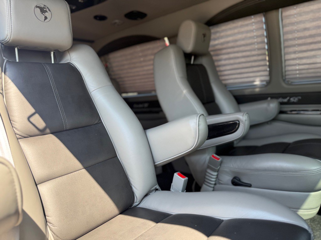 2015 Chevrolet Express Image 15