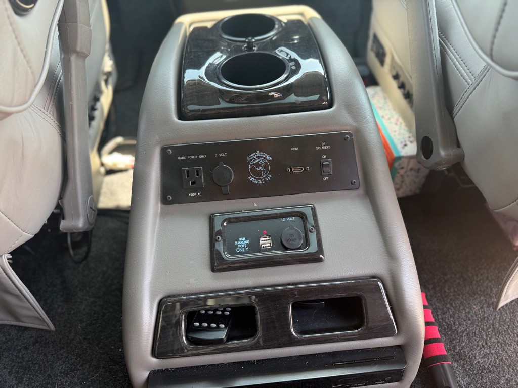 2015 Chevrolet Express Image 17