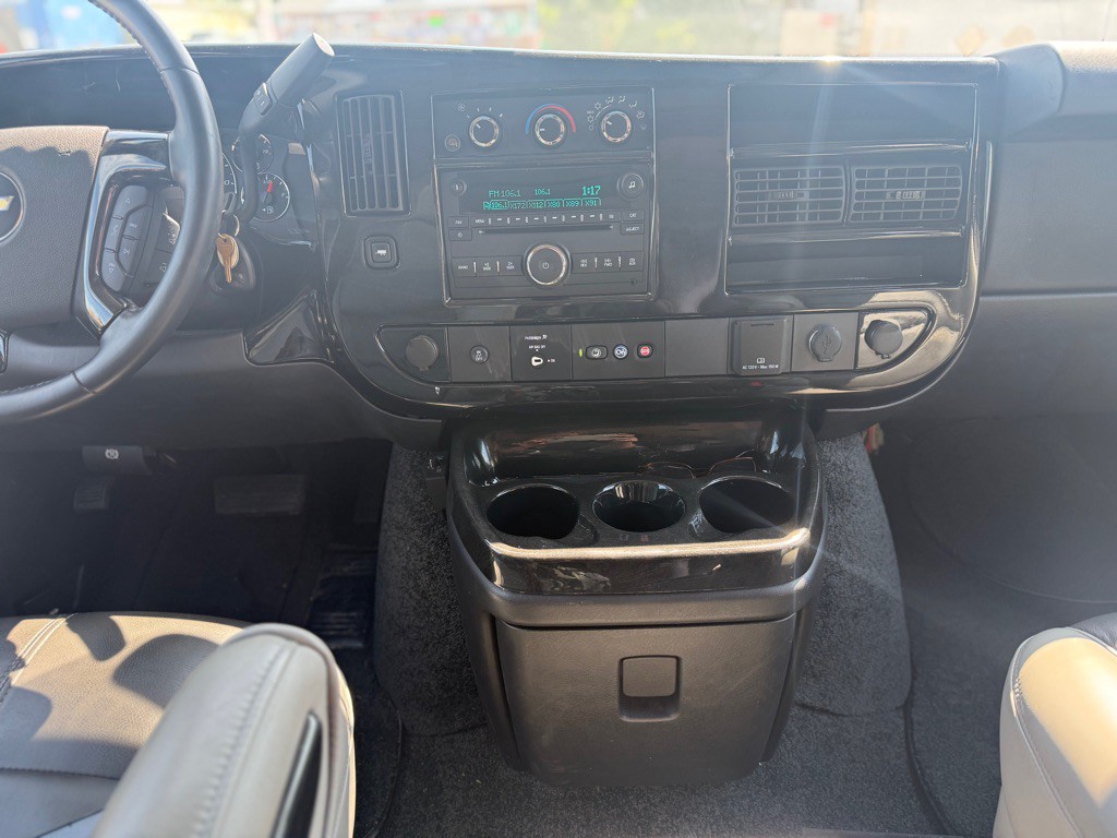 2015 Chevrolet Express Image 18