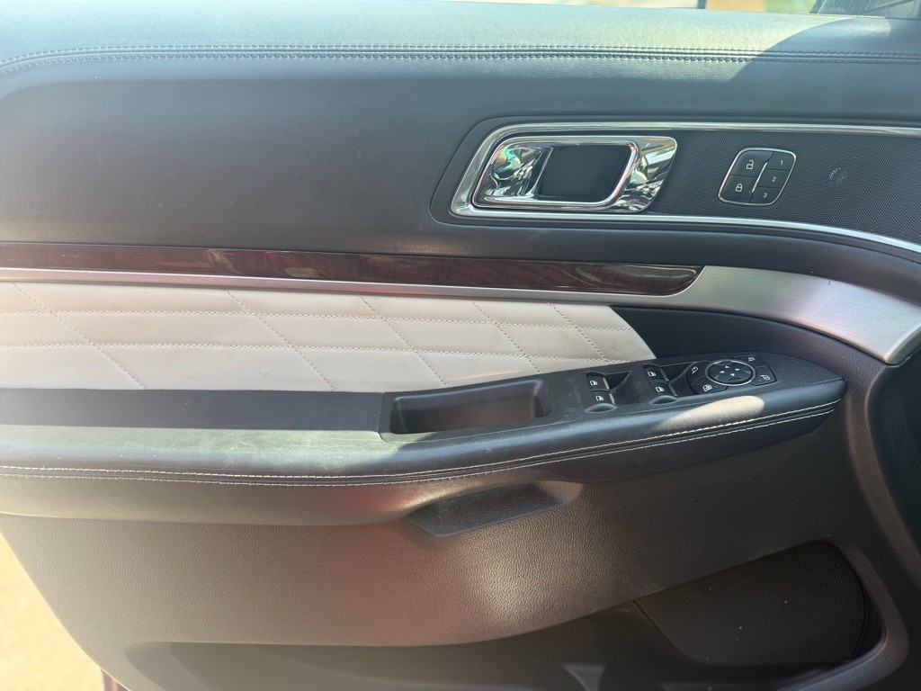 2017 Ford Explorer Image 15