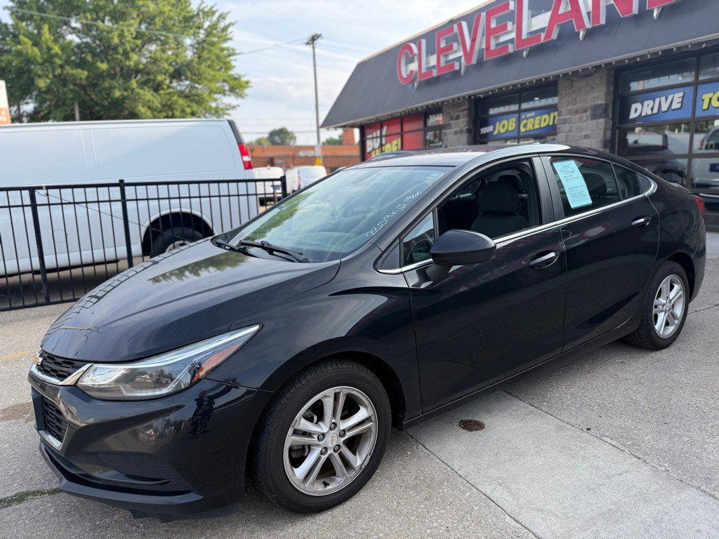 2018 Chevrolet Cruze Image 1