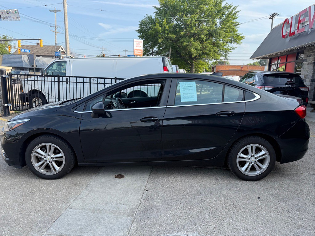 2018 Chevrolet Cruze Image 2