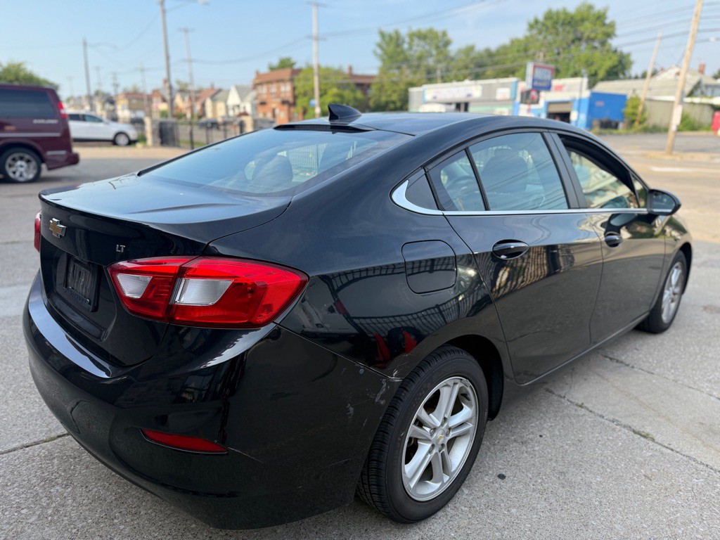 2018 Chevrolet Cruze Image 5