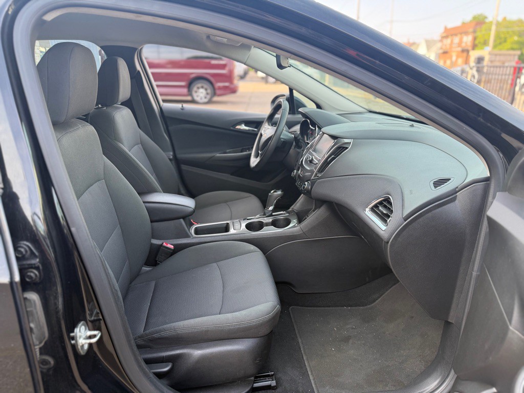2018 Chevrolet Cruze Image 12