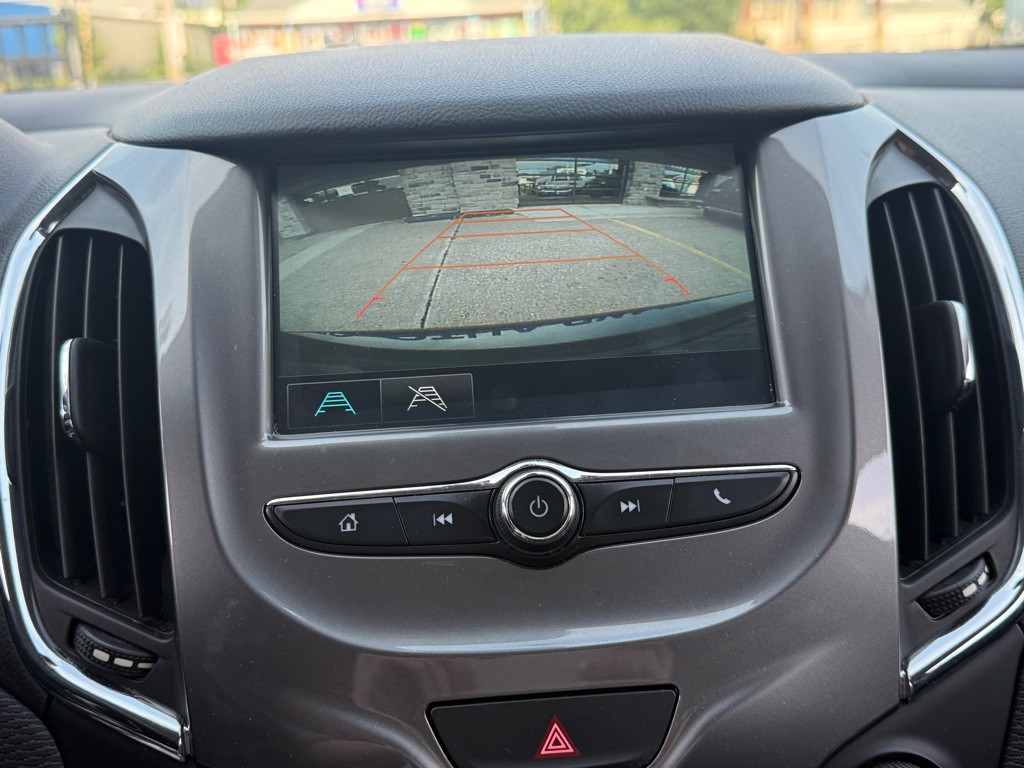 2018 Chevrolet Cruze Image 17