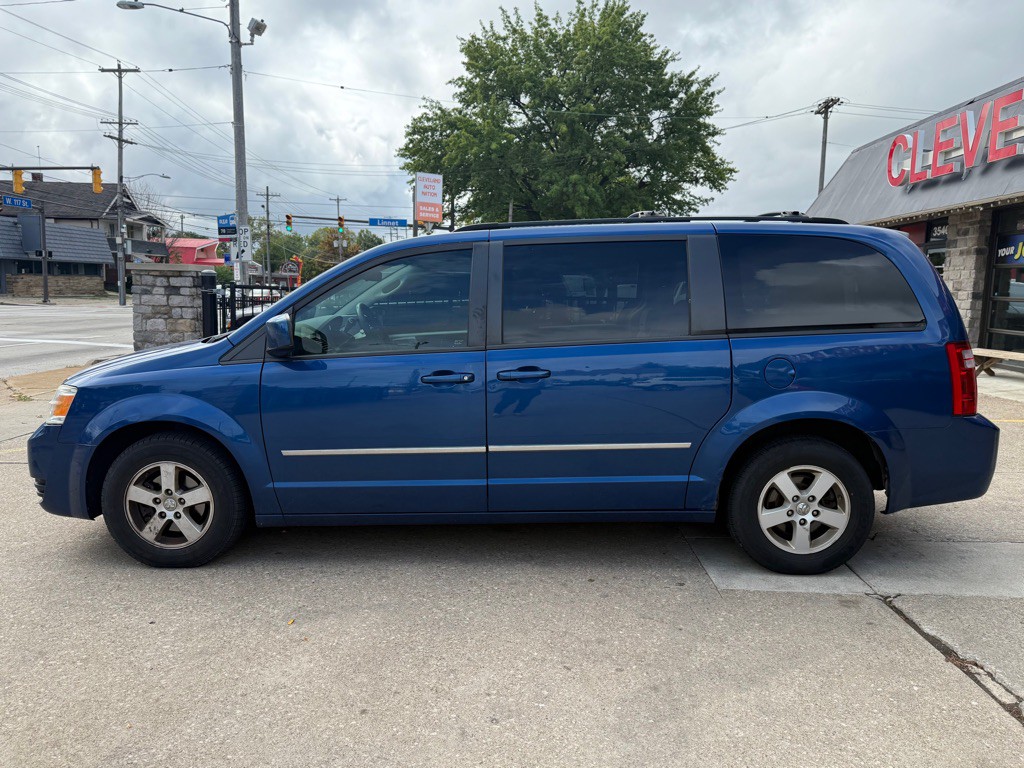 2010 Dodge Grand Caravan Image 2
