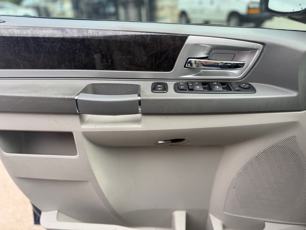 2010 Dodge Grand Caravan Image 8