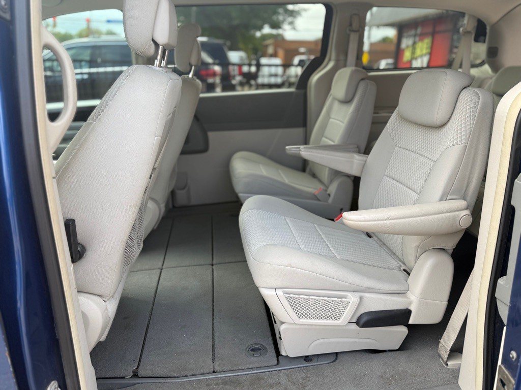 2010 Dodge Grand Caravan Image 13
