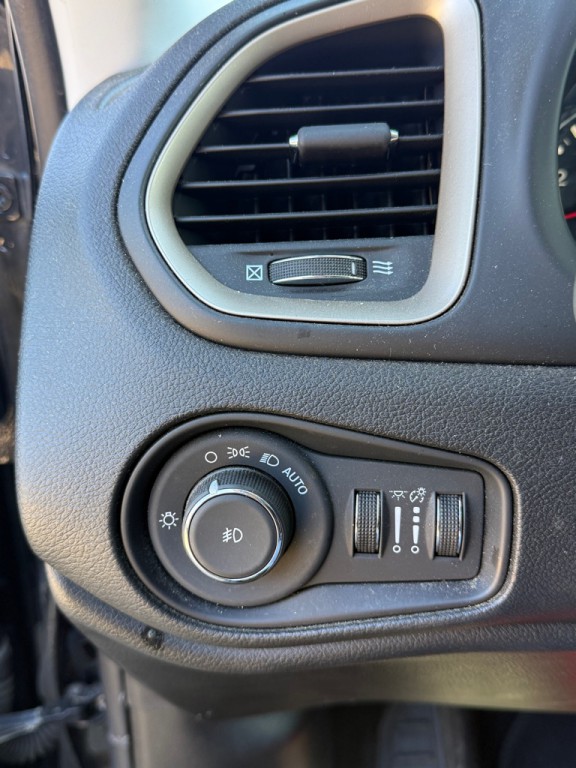 2017 Jeep Renegade Image 17
