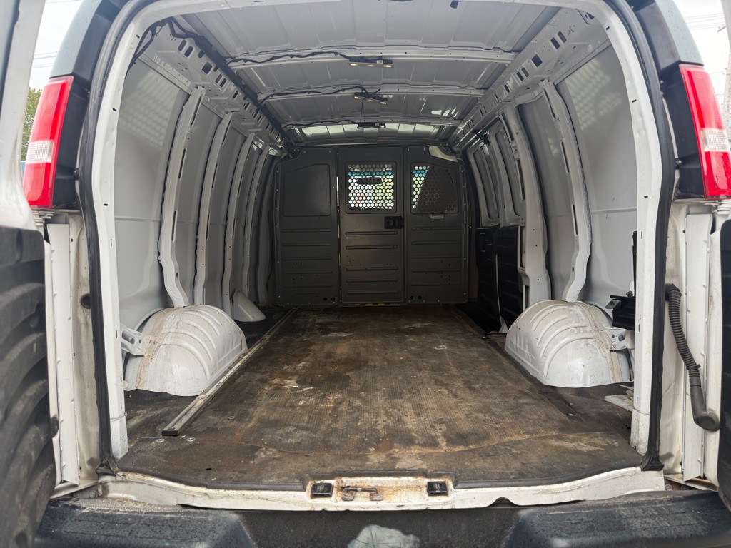 2020 Chevrolet Express Image 4