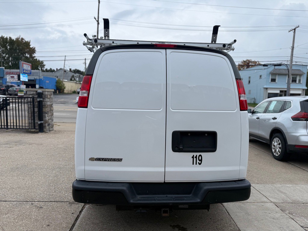 2021 Chevrolet Express Image 4