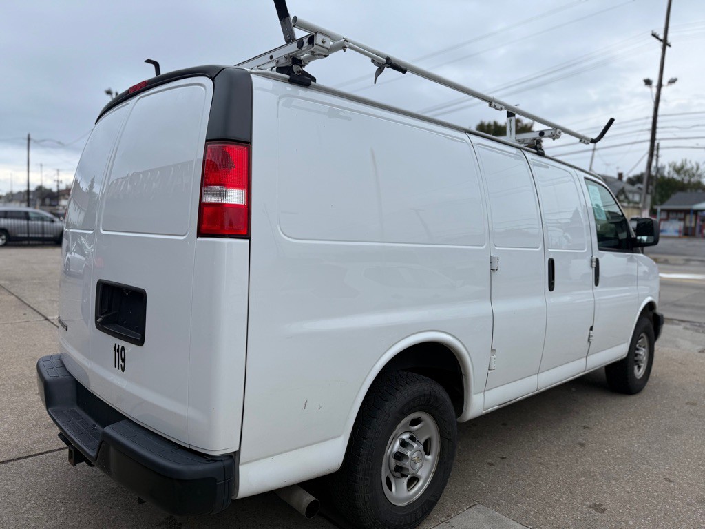 2021 Chevrolet Express Image 7