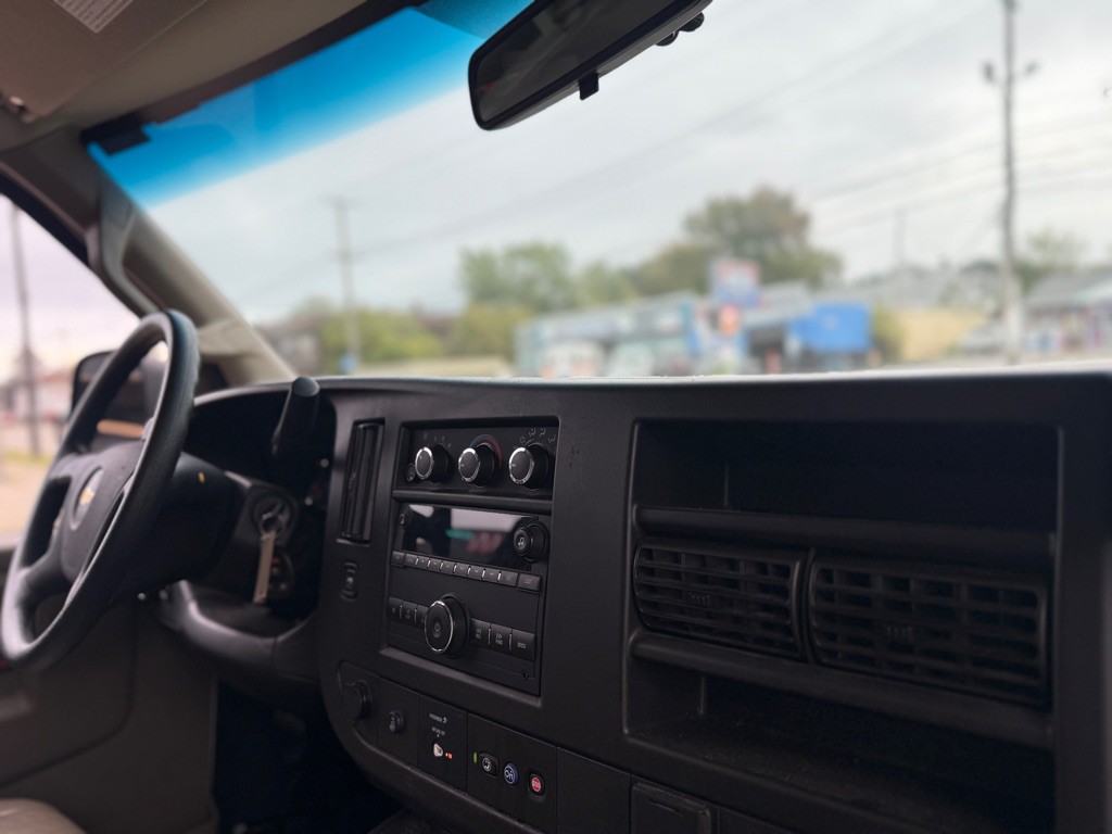 2021 Chevrolet Express Image 11
