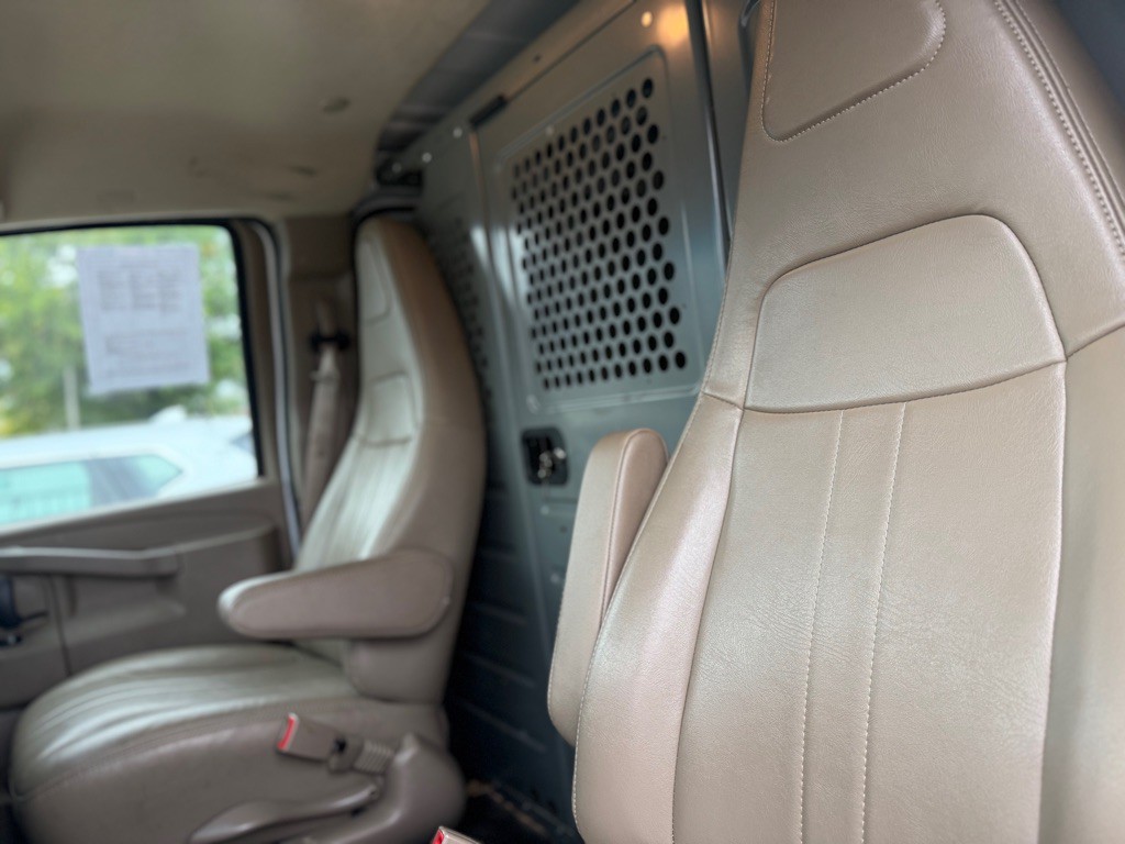 2021 Chevrolet Express Image 12