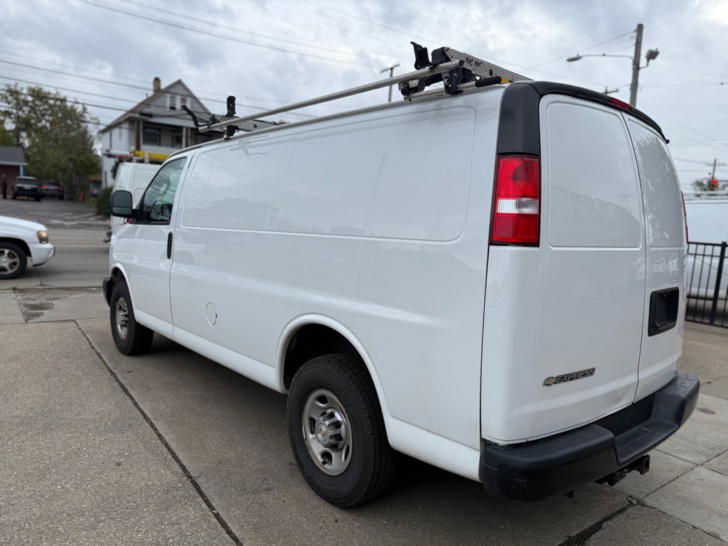 2020 Chevrolet Express Image 3
