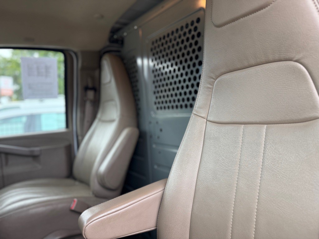 2020 Chevrolet Express Image 16