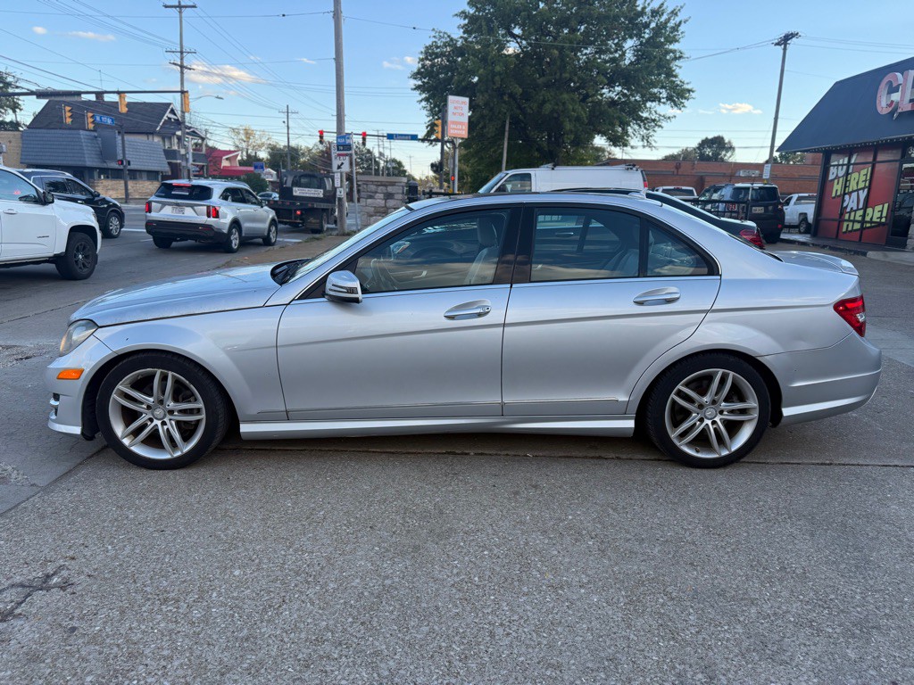 2013 Mercedes-Benz C-Class Image 2